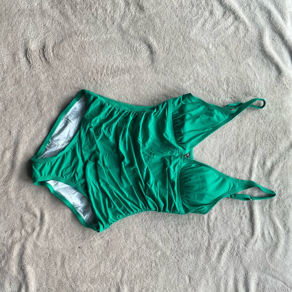 Tommy Bahama ruched one piece bathing suit